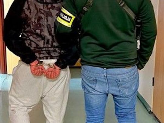 38-latek rzucał kostką brukową w witryny lokali. Narobił strat na blisko 40 tysięcy złotych