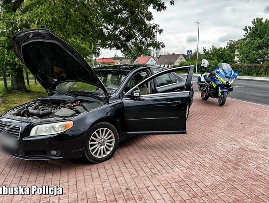38-latka jechała volvo na zakazie i pod wpływem narkotyków. Wpadła, bo przekroczyła prędkość