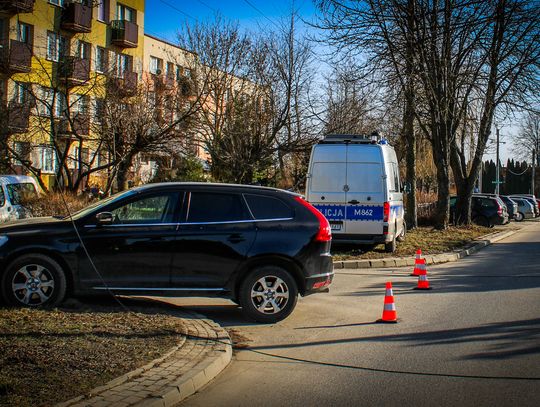 38-latka miała ponad 2,5 promila i próbowała jechać autem. Uderzyła w betonowy słup