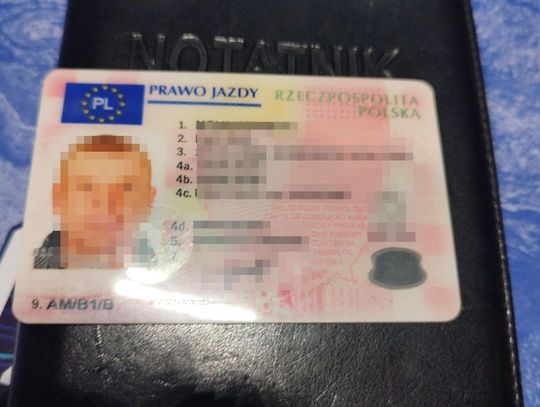 40-latek potrzebował prawa jazdy, więc je sobie kupił. Wpadł, bo źle zaparkował 40-latek potrzebował prawa jazdy, więc je sobie kupił. Wpadł, bo źle zaparkował