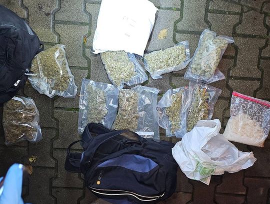 40-latek ukrywał blisko 1,5 kilograma narkotyków. Dostał policyjny dozór i zakaz opuszczania kraju