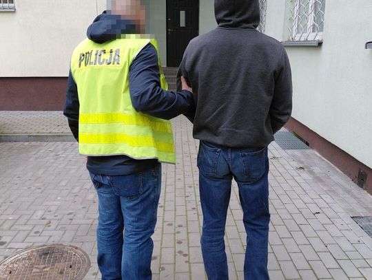 41-latek groził partnerce, że zabije ją i dwumiesięczne dziecko. Przerażona kobieta wezwała policję