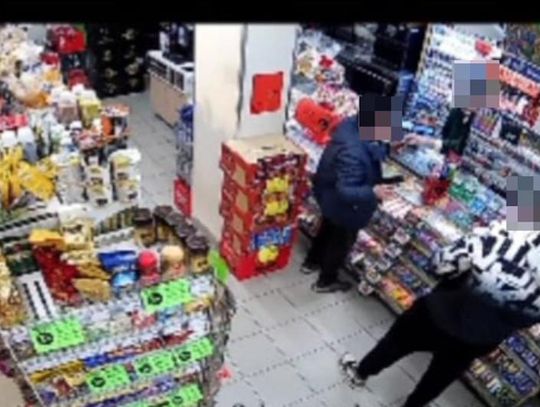 42-latek groził nastolatkowi bronią w sklepie. W chwili zatrzymania miał ponad trzy promile we krwi