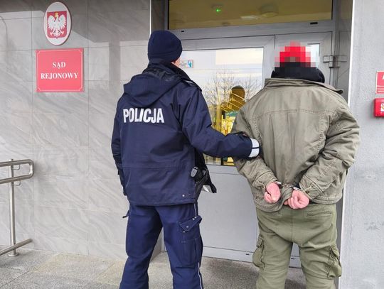 43-latek mieszkał z rodzicami i robił im w domu piekło. Póki co mają od niego spokój - sąd wsadził go do aresztu