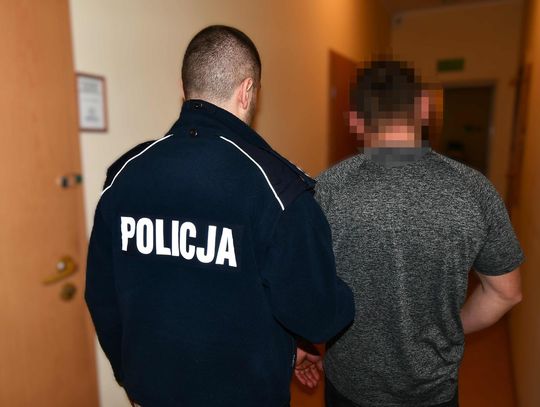 44-latek napadnięty i pobity w mieszkaniu. Wpuścił w nocy koleżankę z jej znajomym i pożałował