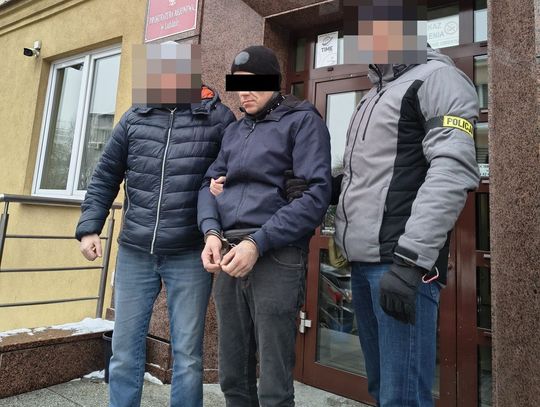 44-latek znalazł sposób na życie i płacił w sklepach pieniędzmi dla dzieci. Może iść siedzieć na 10 lat