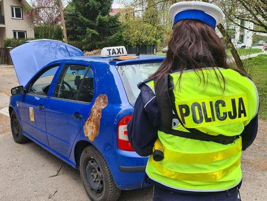 45-latek z Zimbabwe woził pasażerów skorodowaną Skodą. Policjanci zatrzymali dowód rejestracyjny