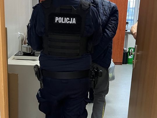 49-latek zatrzymany za napad na pizzerię. Podczas zatrzymania znaleźli przy nim mefedron