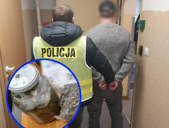 51-latek żył z dilerki. Nie domyślał się, że policja już o nim wie. Miał prawie kilo towaru