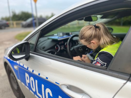 56-latek dostał wezwanie w sprawie jazdy bez uprawnień. Na komendę przyjechał samochodem