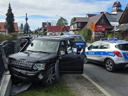 59-latka w Land Roverze taranowała auta, potrąciła pieszego i uciekała policji