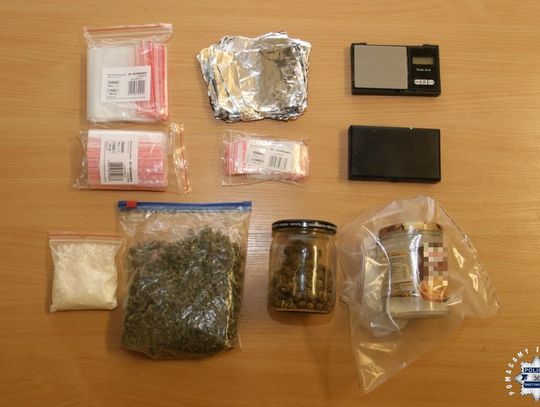 61-latek mroził narkotyki w opakowaniu po pierogach. Za znaczną ilość grozi mu 10 lat