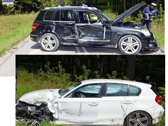 62-latek w mercedesie wyprzedzał betoniarkę jadącą pod górkę. Czołowo zderzył się z bmw