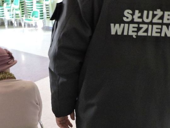 64-letnia matka szmuglowała narkotyki dla syna siedzącego w więzieniu [FOTO]