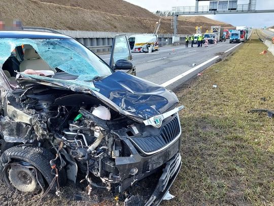 66-latka wjechała w samochód służb drogowych. W wypadku zginął jeden z pracowników