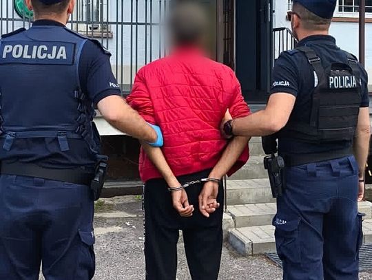 67-latek chciał się zemścić na byłej dziewczynie i zgłosił, że będzie na lotnisku z bombą. Teraz grozi mu 8 lat