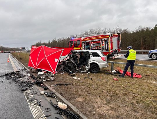 69-latek jechał ekspresówką pod prąd. Doprowadził do czołowego zderzenia, zginęły 3 osoby [ZDJĘCIA]