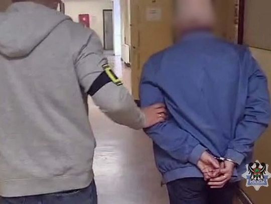 70-latek oszukał 61-latkę na krypto.  Najpierw przelała oszustom 20 tysięcy, a potem dała w gotówce jeszcze 60