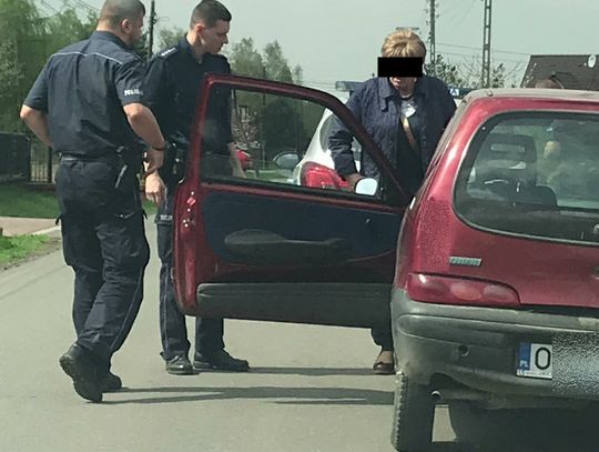 70-letni ehskibicjonista ubrał damskie ciuchy i obnażał się przed kobietą [WIDEO]