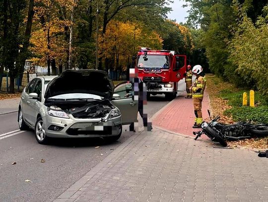 72-latek nie ustąpił pierwszeństwa. 28-letni motocyklista trafił do szpitala