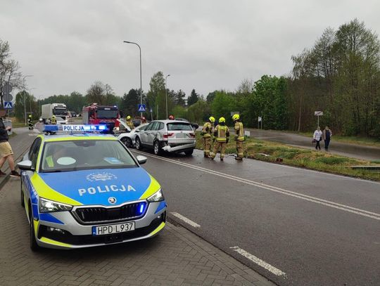 72-letni kierowca BMW spowodował karambol udziałem sześciu aut. Wystarczyła chwila nieuwagi