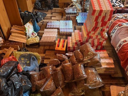 73-latek prowadził nielegalny biznes. Miał w mieszkaniu magazyn lewego tytoniu