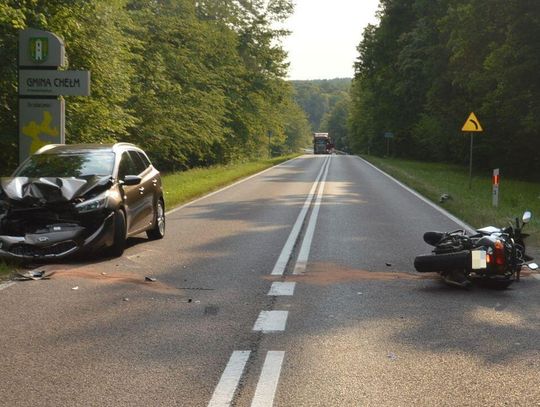 74-latek cofał z lasu i nie zauważył motocyklisty. Wypadek na drodze wojewódzkiej