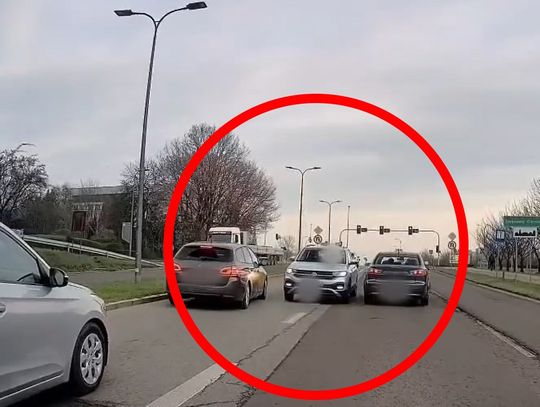 75-latka jechała pod prąd zmuszając innych kierowców do gwałtownego hamowania [WIDEO]