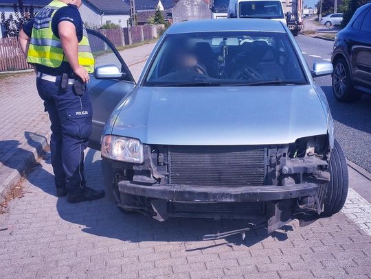 76-latek jechał krajówką z prędkością... 4 km/h. W aucie urwany drążek kierowniczy i skręcone koła