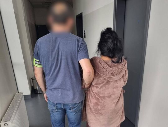 77-latek dał się zbałamucić 69-latce. Zabrał ją do mieszkania, a potem patrzył, jak ucieka z jego pieniędzmi