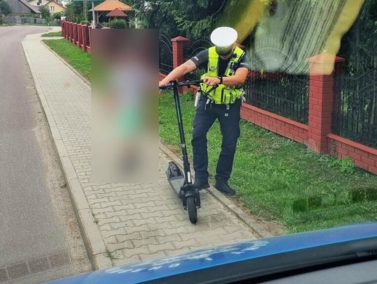 9-latek jechał hulajnogą elektryczną po jezdni. Jego mama dostała 1000 zł mandatu