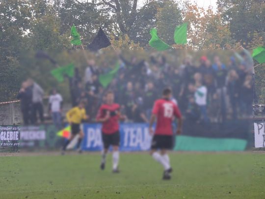 A-klasowi chuligani. Blisko 50 osób odpowie w sądzie za race, piwo i obraźliwy transparent