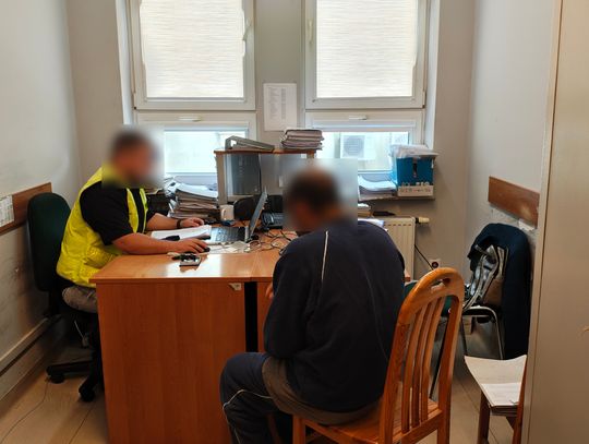 Afgańczyk szedł po drodze ekspresowej. Kurier wkręcił mu, że jest w Paryżu, zatrzymali go w łódzkim