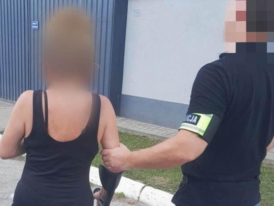 Agresywna matka zaatakowała nastoletniego syna krzesłem. Miała znęcać się też nad byłym mężem