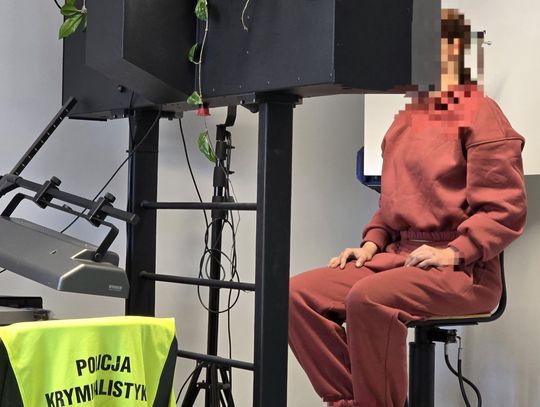 Agresywne rodzeństwo zaatakowało policjantów. Dziewczyna ugryzła funkcjonariusza, a brat szarpał za mundur