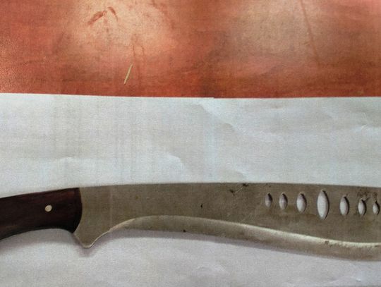 Agresywny 38-latek biegał po ulicy z blisko półmetrową maczetą i zaczepiał ludzi