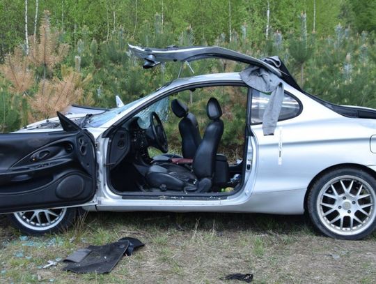 Agresywny koleś szukał zwady na parkingu. Ludzie nie chcieli się z nim bić, więc zdemolował auto