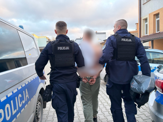 Agresywny lokator nie chciał wyprowadzić się z wynajmowanego mieszkania. Groził właścicielowi śmiercią