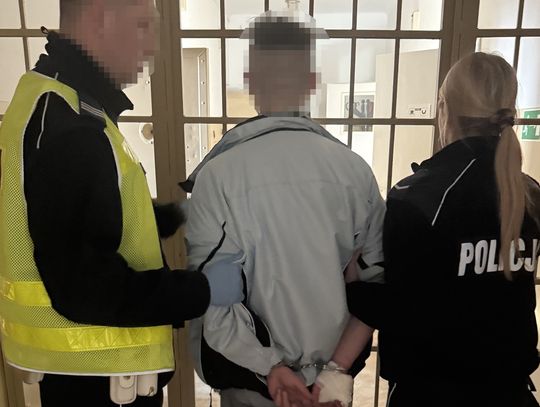 Agresywny mężczyzna zaatakował pracownicę Centrum Pomocy Socjalnej. Musiała uciekać do łazienki