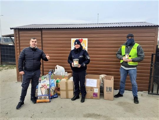 Akcja "PIES dla PSA" - policjanci z Wrocławia zorganizowali zbiórkę dla schroniska