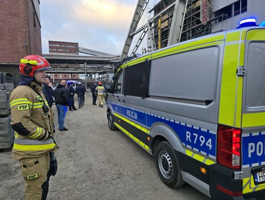 Aktywiści wspięli się na szyb kopalni, blokując jej pracę. Policjanci zatrzymali 8 osób