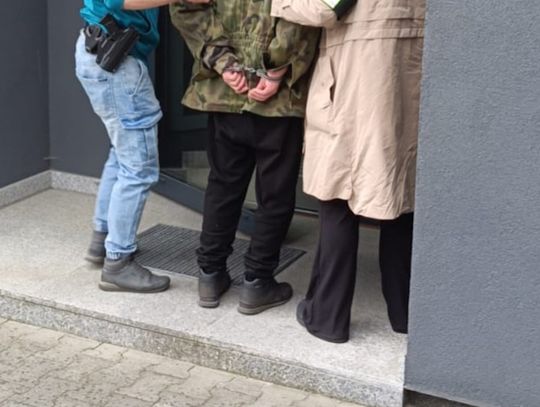 Amfetamina ukryta na posesji. Starszy mężczyzna miał blisko 4 kilogramy towaru Amfetamina ukryta na posesji. Starszy mężczyzna miał blisko 4 kilogramy towaru