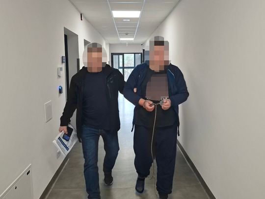 Atakował nożyczkami lekarzy i policjantów. Uciekając próbował sterroryzować kierowcę i ukraść BMW