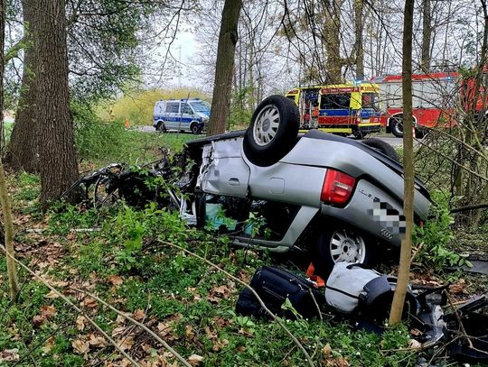 Audi jechało prostą drogą, a po chwili wyglądało tak. Kierowca nad nim nie zapanował