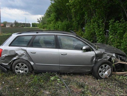 Audi wypadło z drogi, za kierownicą pijana 32-latka. Wiozła dwójkę małych dzieci