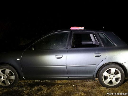 Audi zniknęło spod cmentarza. Właściciel poszedł zgłosić kradzież, okazało się, że policja już je znalazła