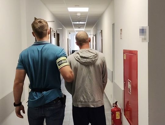Awantura, nóż i ucieczka samochodem. 34-latek z Nadarzyna odpowie za usiłowanie zabójstwa