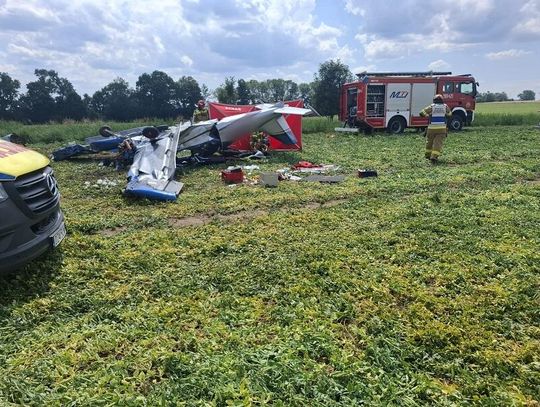 Awionetka runęła na pole uprawne. Dwie osoby zabrane do szpitali przez śmigłowce LPR