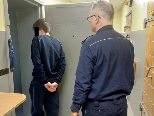 Bandycki atak na taksówkarza. 18-latek dźgał go nożem, odpowie za usiłowanie zabójstwa