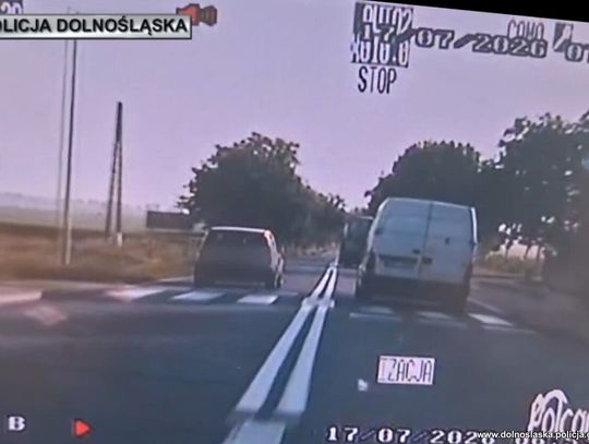 Bardzo niebezpieczne manewry młodej kobiety w Nissanie. Pożegnała się z prawkiem